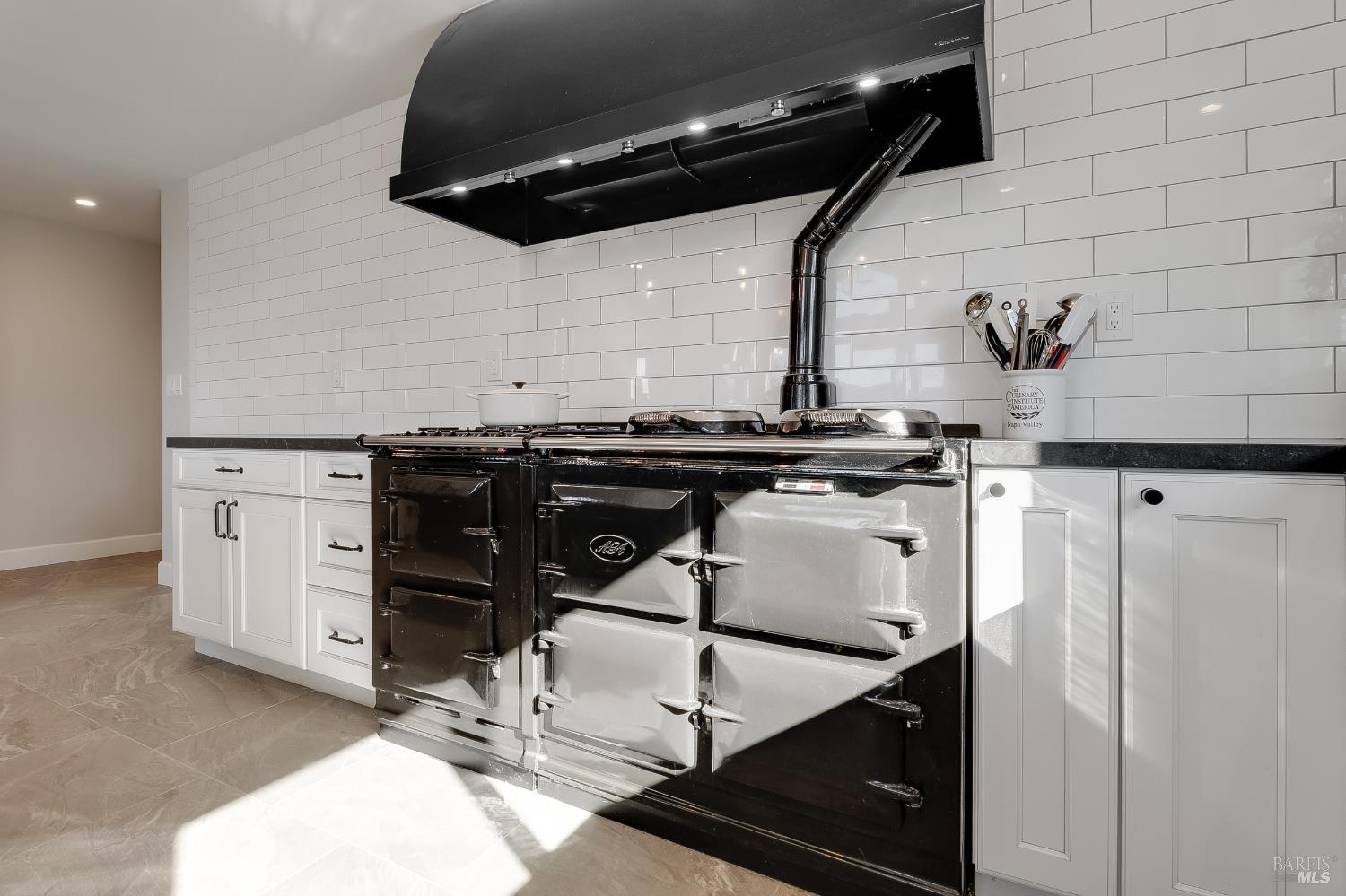 Detail Gallery Image 12 of 53 For 1185 W K St, Benicia,  CA 94510 - 4 Beds | 4 Baths