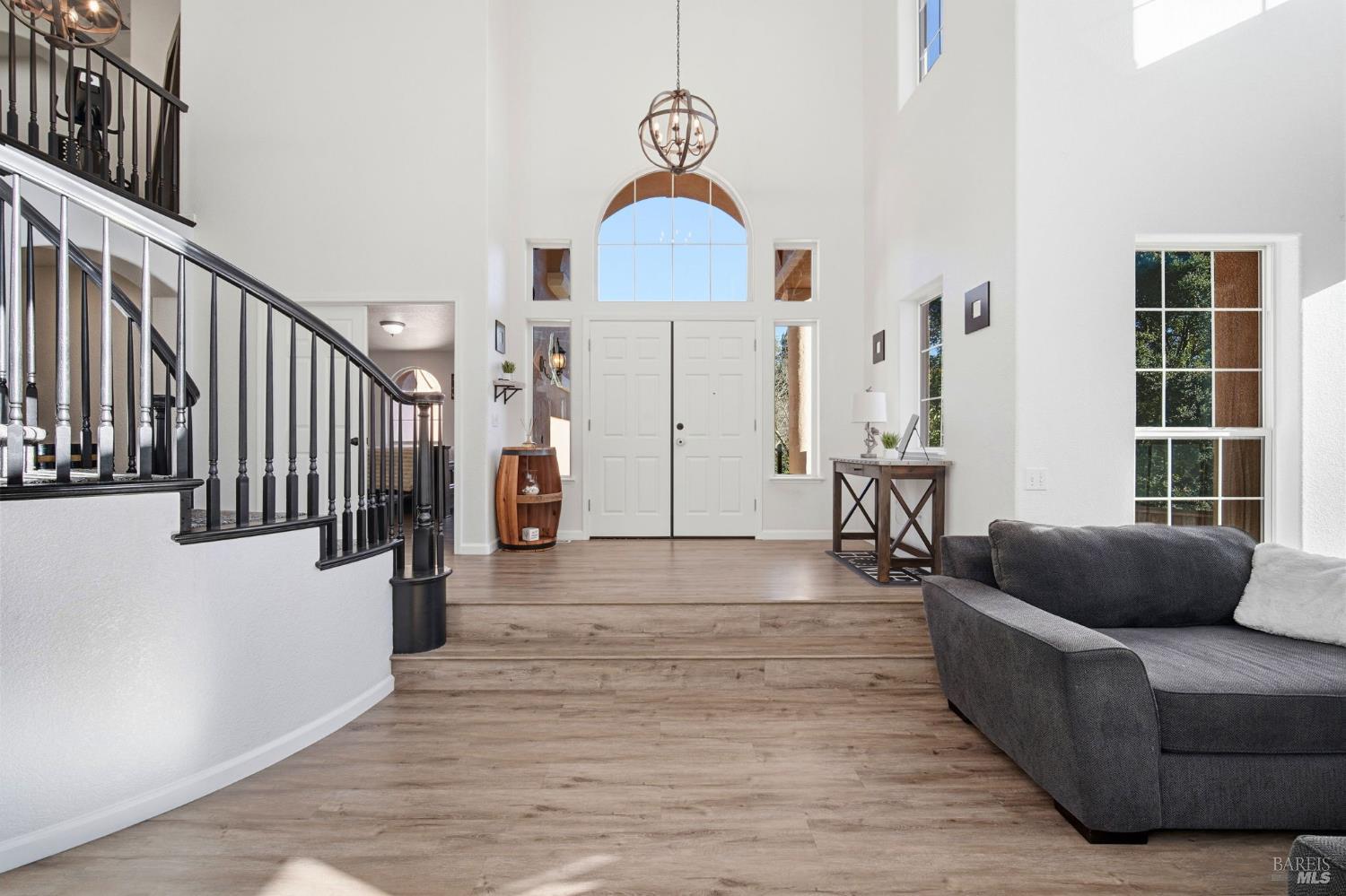 Detail Gallery Image 8 of 72 For 116 Yulupa Cir, Santa Rosa,  CA 95405 - 4 Beds | 3/1 Baths