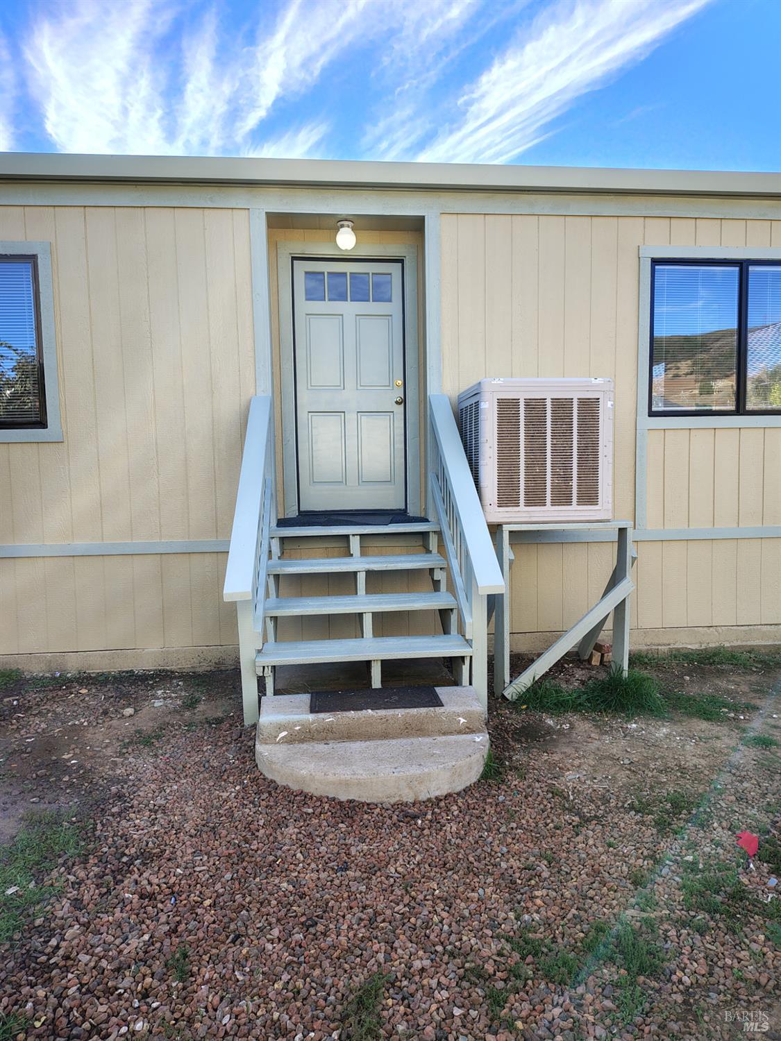 Detail Gallery Image 4 of 27 For 15970 Davis Ave, Clearlake,  CA 95422 - 3 Beds | 2 Baths