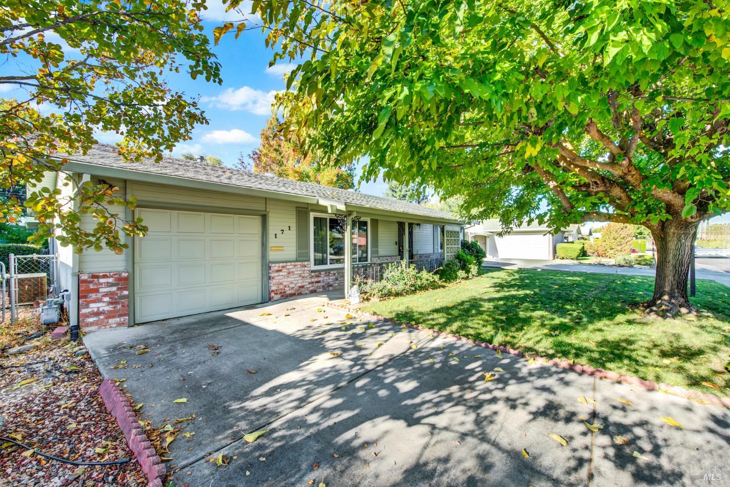 Detail Gallery Image 4 of 52 For 171 Mckinley Cir, Vacaville,  CA 95687 - 2 Beds | 1 Baths