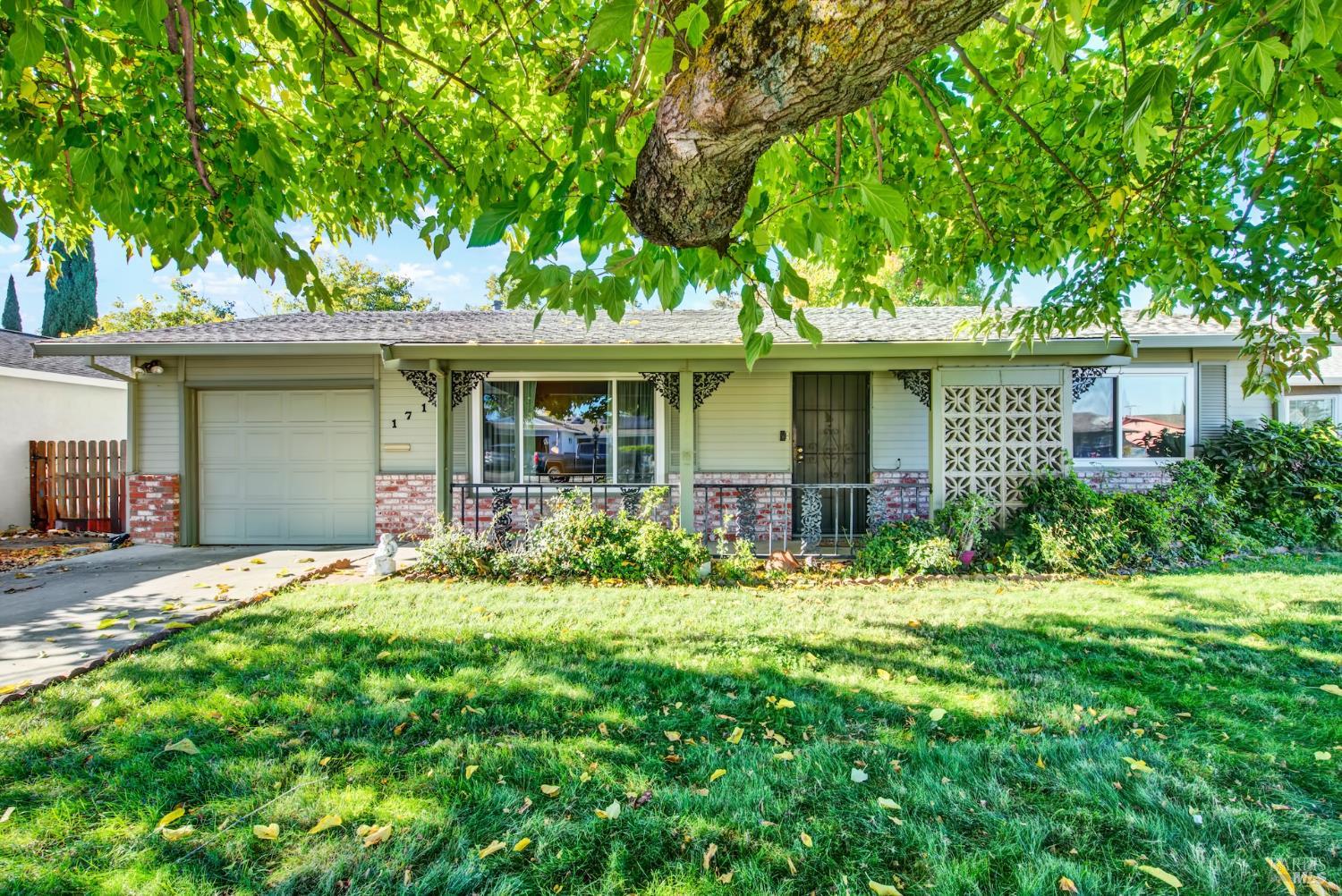 Detail Gallery Image 6 of 52 For 171 Mckinley Cir, Vacaville,  CA 95687 - 2 Beds | 1 Baths