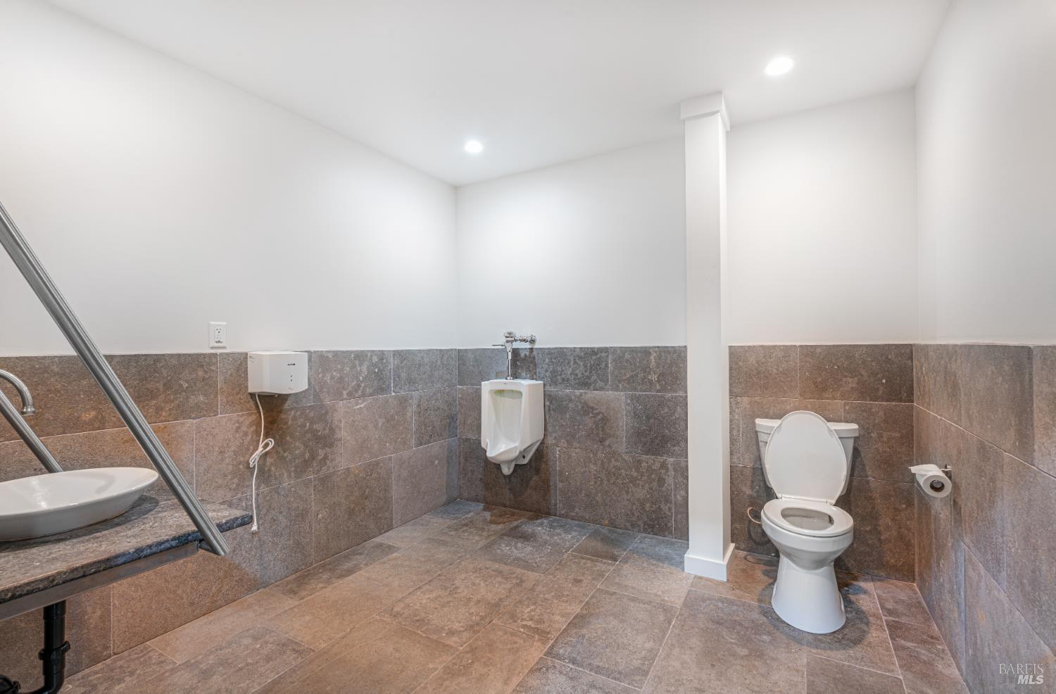 Detail Gallery Image 33 of 69 For 10342 Old Redwood Hwy, Windsor,  CA 95492 - – Beds | – Baths