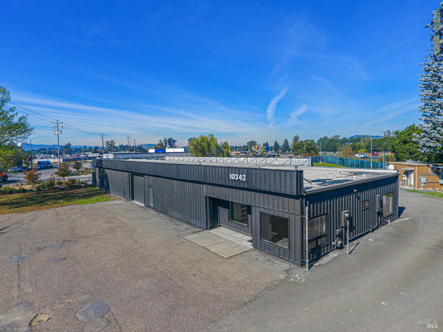 Detail Gallery Image 10 of 69 For 10342 Old Redwood Hwy, Windsor,  CA 95492 - – Beds | – Baths