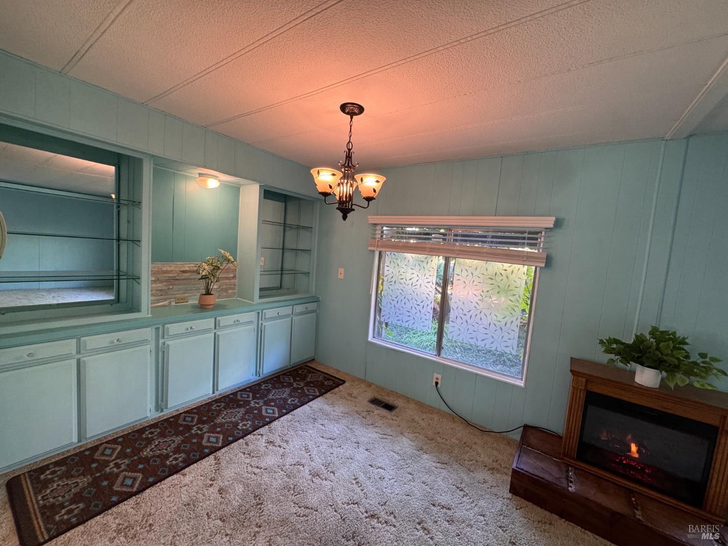 Detail Gallery Image 13 of 36 For 28 Springhill Ct, Santa Rosa,  CA 95409 - 3 Beds | 2 Baths