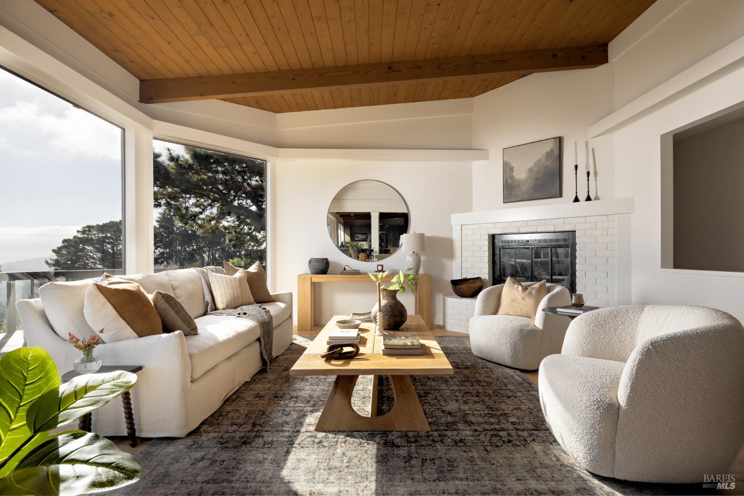 Detail Gallery Image 2 of 60 For 20 Palm Way, Mill Valley,  CA 94941 - 4 Beds | 3 Baths