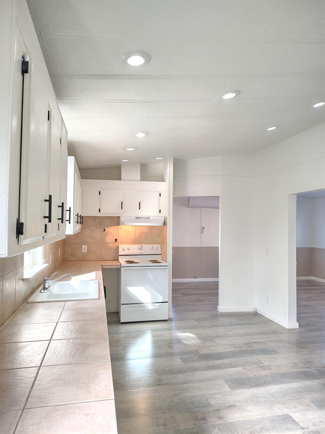 Detail Gallery Image 21 of 27 For 15970 Davis Ave, Clearlake,  CA 95422 - 3 Beds | 2 Baths