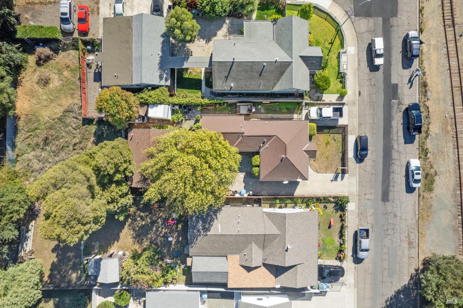 Detail Gallery Image 19 of 26 For 532 Almond Dr, Vallejo,  CA 94589 - 5 Beds | 3 Baths