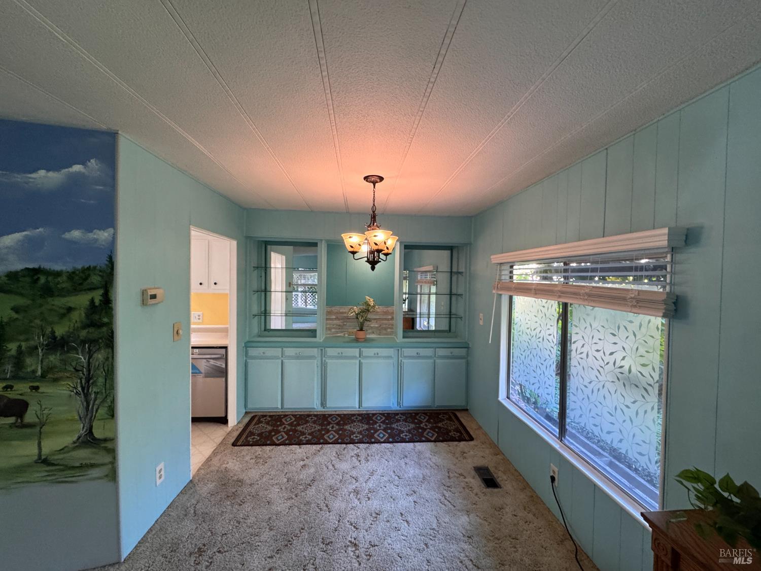 Detail Gallery Image 12 of 36 For 28 Springhill Ct, Santa Rosa,  CA 95409 - 3 Beds | 2 Baths