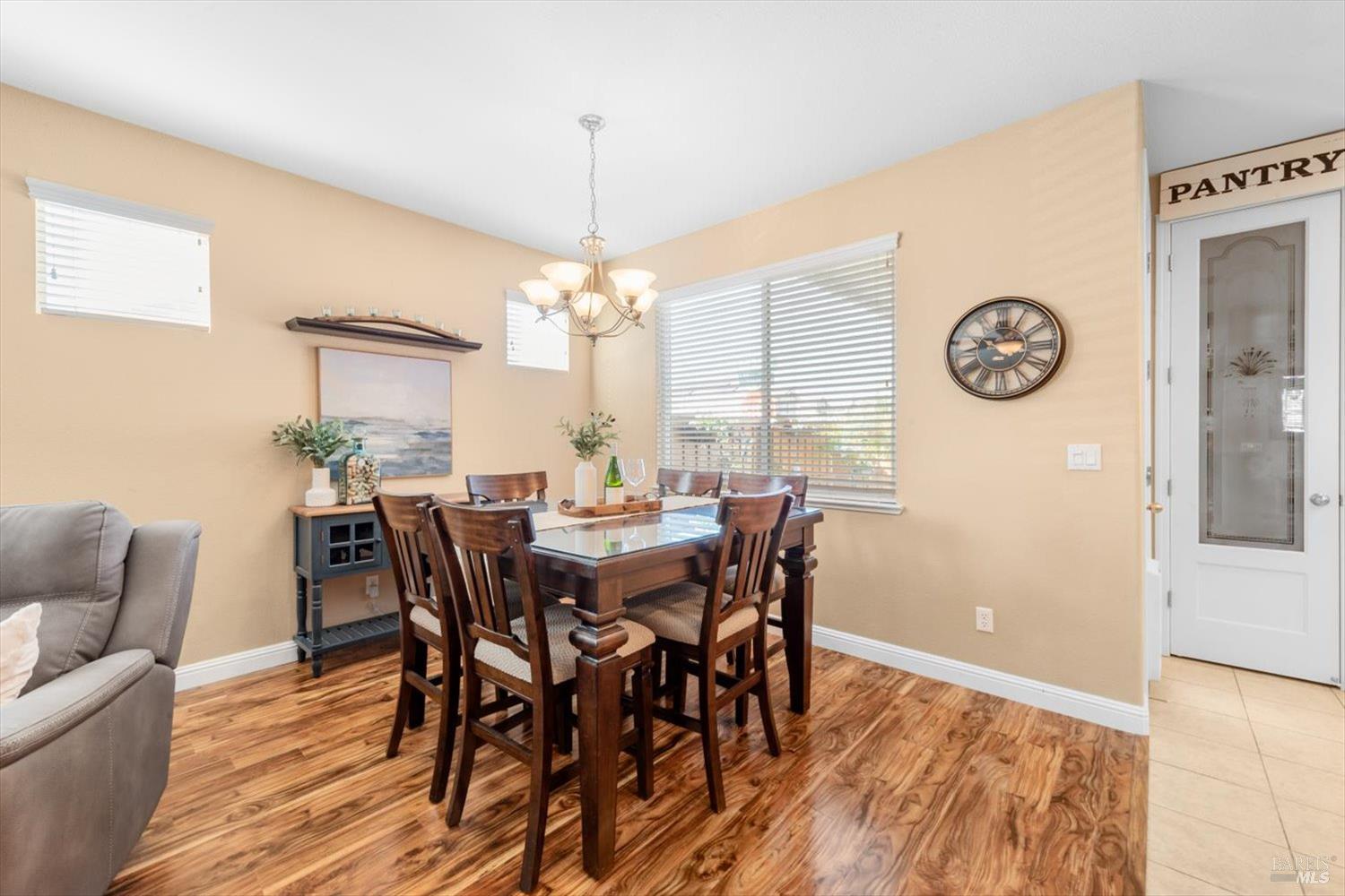 Detail Gallery Image 15 of 72 For 829 Embassy Cir, Vacaville,  CA 95688 - 3 Beds | 2 Baths