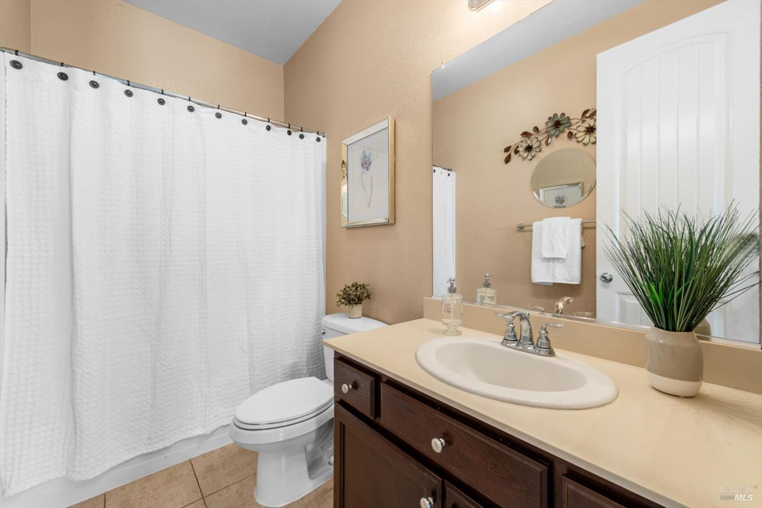 Detail Gallery Image 40 of 72 For 829 Embassy Cir, Vacaville,  CA 95688 - 3 Beds | 2 Baths
