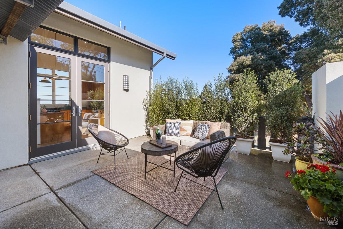 Detail Gallery Image 6 of 56 For 41 Vine Ave, Point Richmond,  CA 94801 - 2 Beds | 2/1 Baths