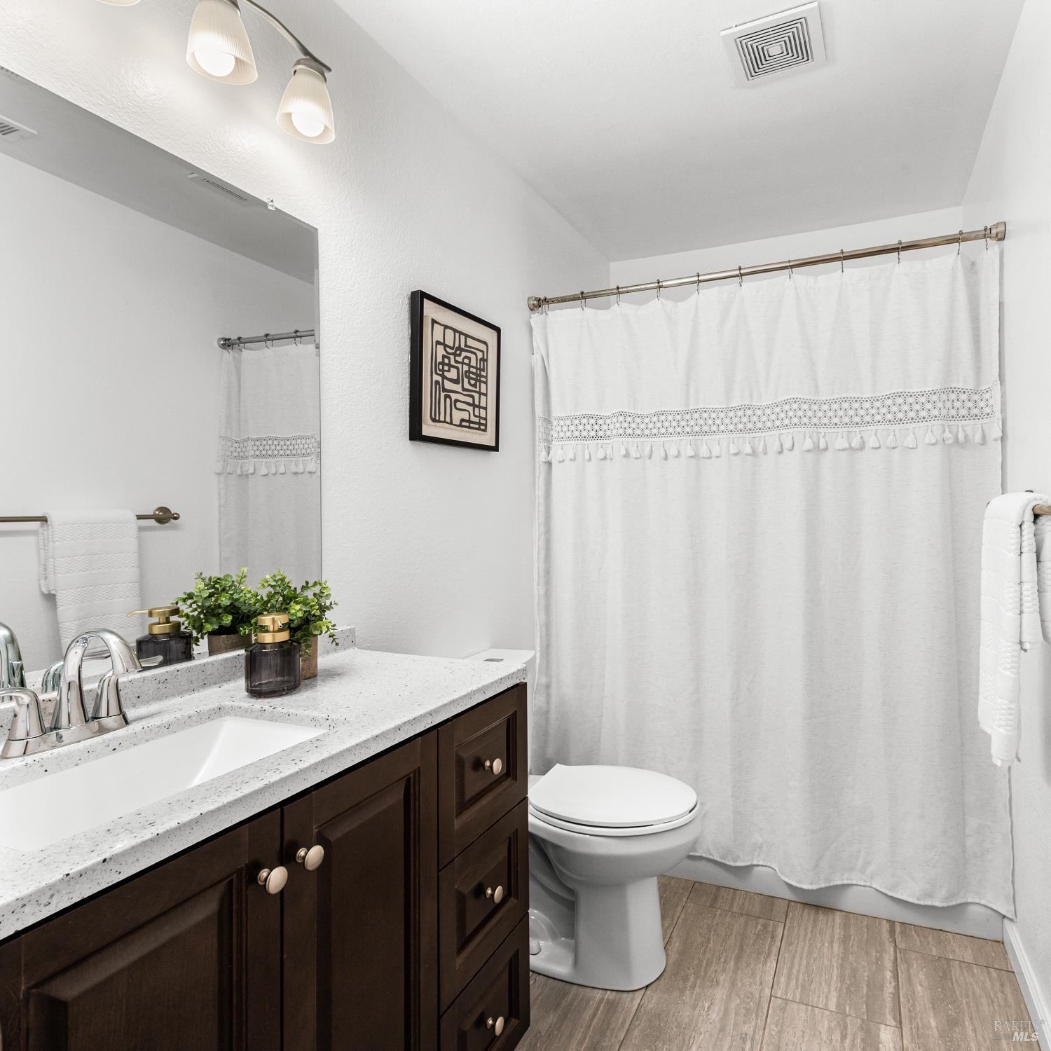 Detail Gallery Image 22 of 32 For 114 Francis Cir, Rohnert Park,  CA 94928 - 3 Beds | 2/1 Baths