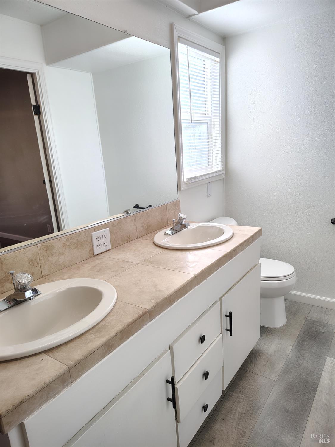 Detail Gallery Image 12 of 27 For 15970 Davis Ave, Clearlake,  CA 95422 - 3 Beds | 2 Baths