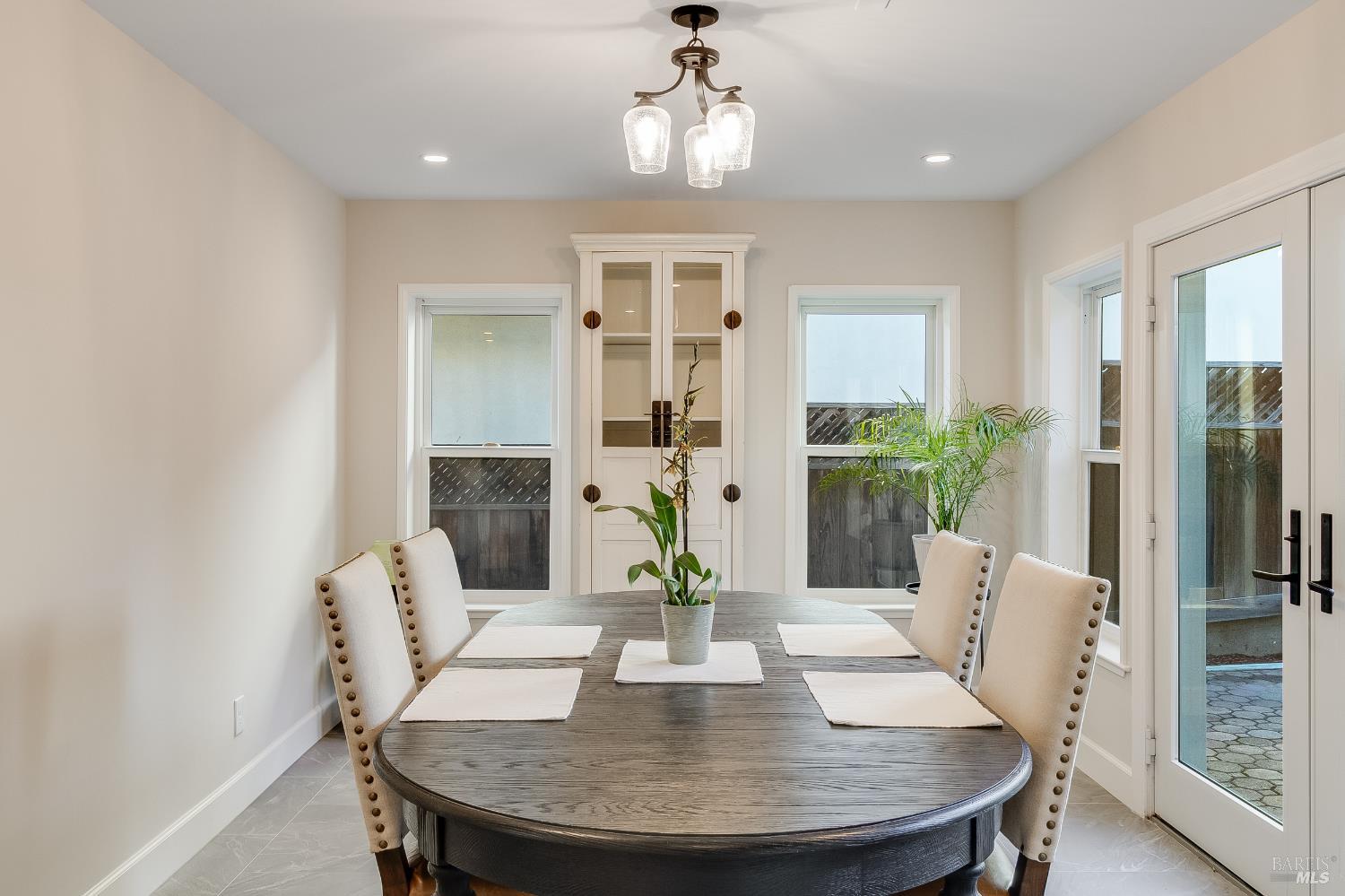 Detail Gallery Image 15 of 53 For 1185 W K St, Benicia,  CA 94510 - 4 Beds | 4 Baths