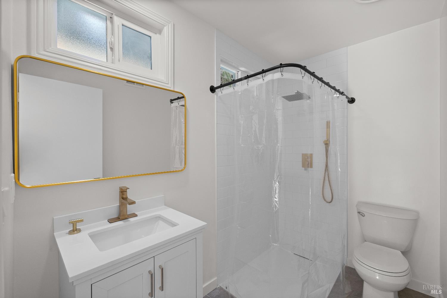 Detail Gallery Image 16 of 52 For 40 Leafwood Cir, San Rafael,  CA 94901 - 4 Beds | 5 Baths