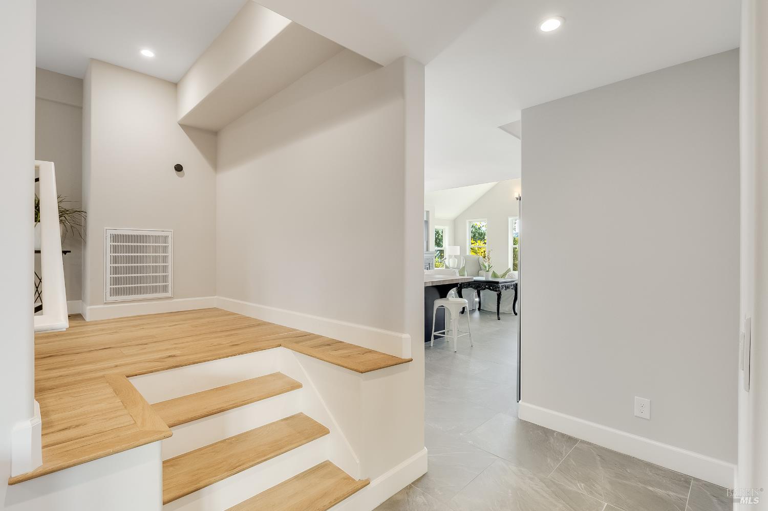 Detail Gallery Image 16 of 53 For 1185 W K St, Benicia,  CA 94510 - 4 Beds | 4 Baths