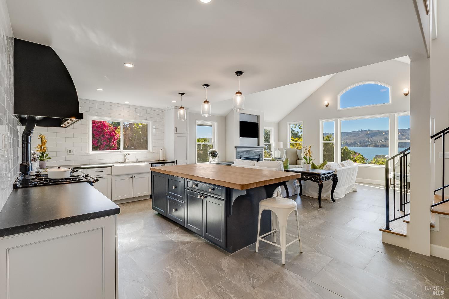 Detail Gallery Image 9 of 53 For 1185 W K St, Benicia,  CA 94510 - 4 Beds | 4 Baths