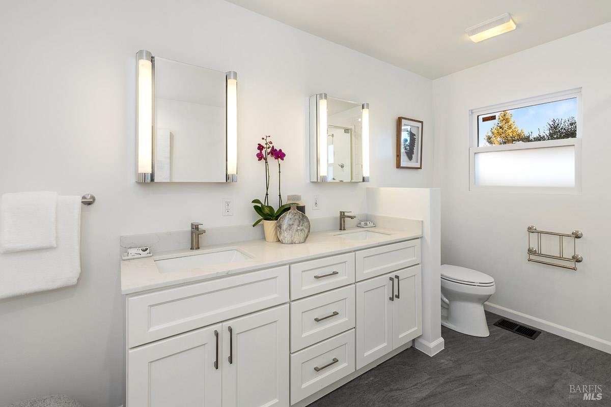 Detail Gallery Image 38 of 56 For 41 Vine Ave, Point Richmond,  CA 94801 - 2 Beds | 2/1 Baths