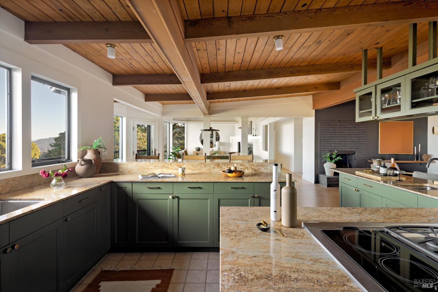 Detail Gallery Image 10 of 60 For 20 Palm Way, Mill Valley,  CA 94941 - 4 Beds | 3 Baths