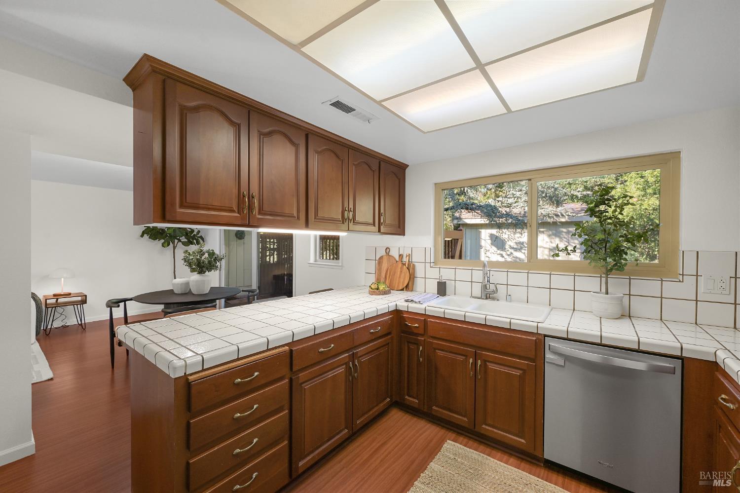 Detail Gallery Image 10 of 34 For 55 Salvatore Dr, Novato,  CA 94949 - 3 Beds | 2/1 Baths