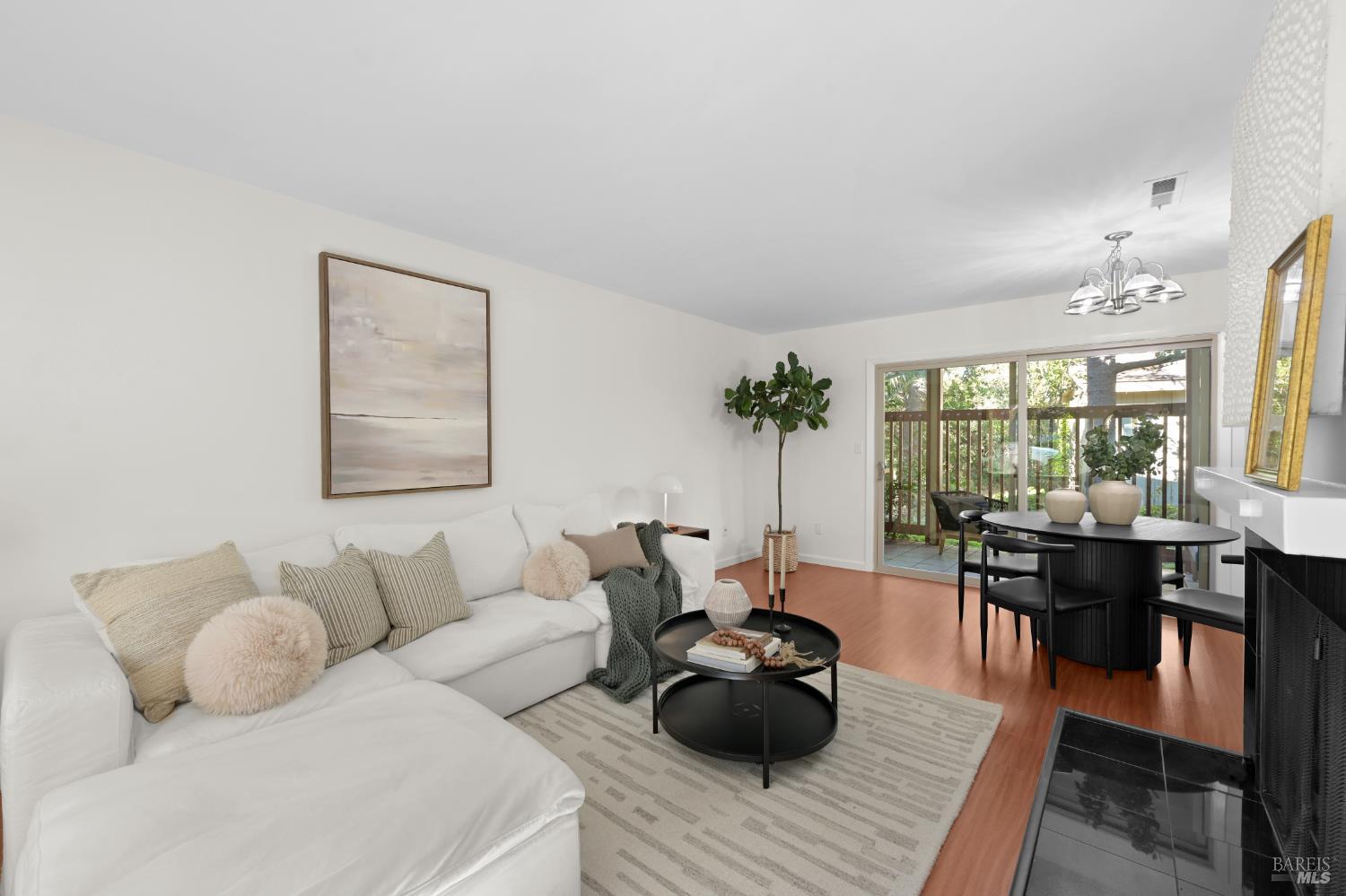 Detail Gallery Image 3 of 34 For 55 Salvatore Dr, Novato,  CA 94949 - 3 Beds | 2/1 Baths