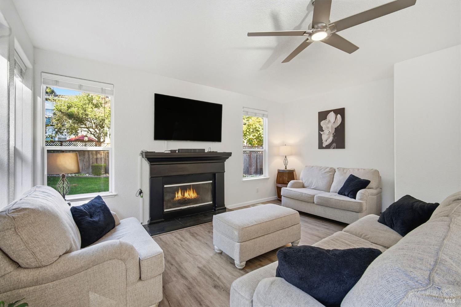 Detail Gallery Image 16 of 72 For 116 Yulupa Cir, Santa Rosa,  CA 95405 - 4 Beds | 3/1 Baths
