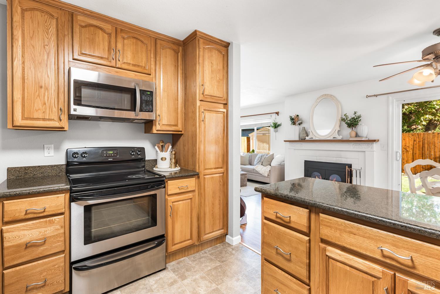 Detail Gallery Image 18 of 32 For 114 Francis Cir, Rohnert Park,  CA 94928 - 3 Beds | 2/1 Baths