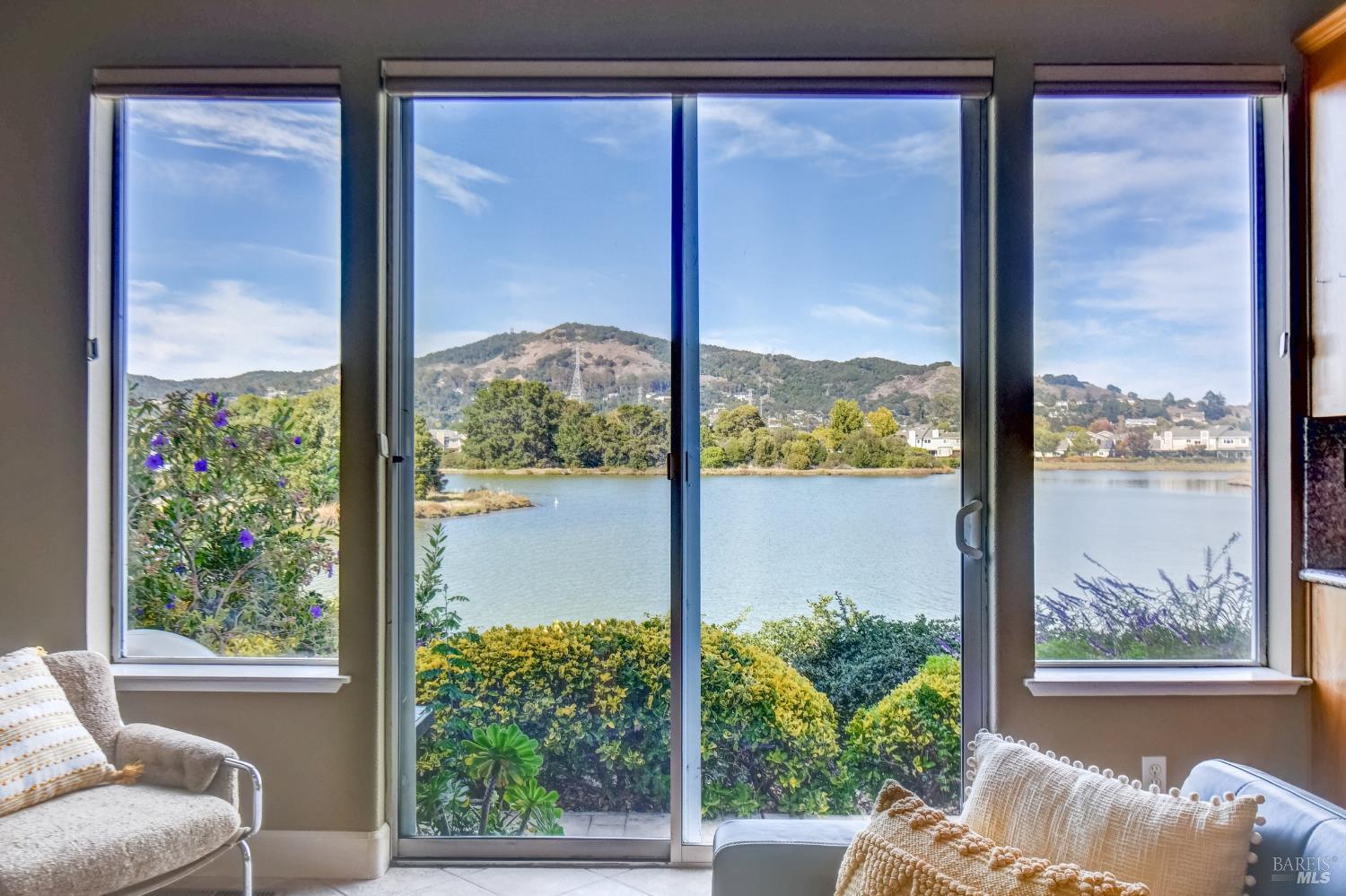 Detail Gallery Image 15 of 35 For Address Is Not Disclosed, San Rafael,  CA 94901 - 3 Beds | 2/1 Baths