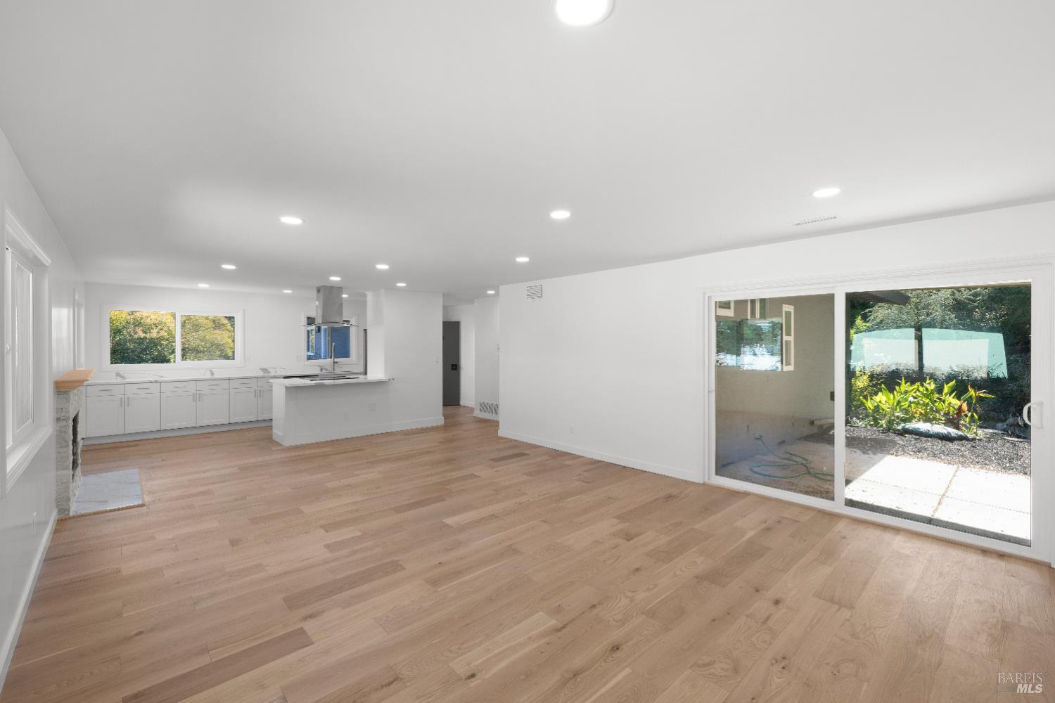 Detail Gallery Image 6 of 52 For 40 Leafwood Cir, San Rafael,  CA 94901 - 4 Beds | 5 Baths