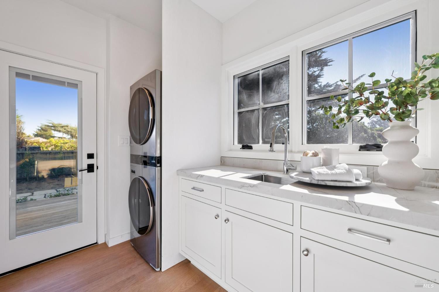 Detail Gallery Image 6 of 38 For 185 Elm Rd, Bolinas,  CA 94924 - 3 Beds | 3 Baths