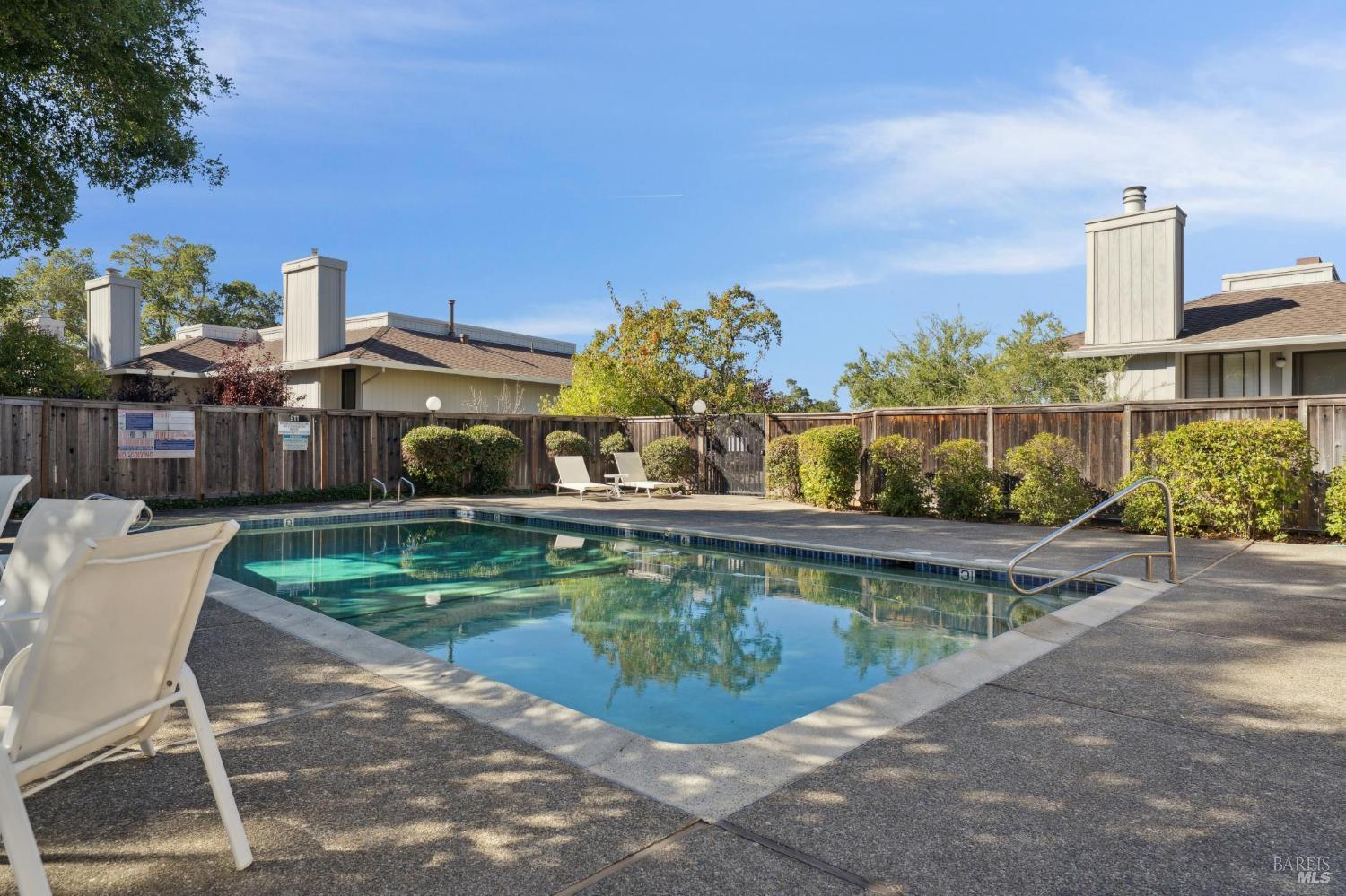 Detail Gallery Image 40 of 41 For 20 Woodoaks Dr, San Rafael,  CA 94903 - 3 Beds | 2/1 Baths