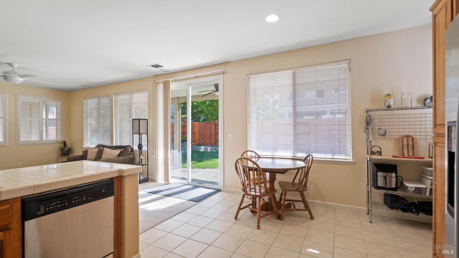 Detail Gallery Image 18 of 55 For 2025 Rehrmann Dr, Dixon,  CA 95620 - 4 Beds | 3 Baths