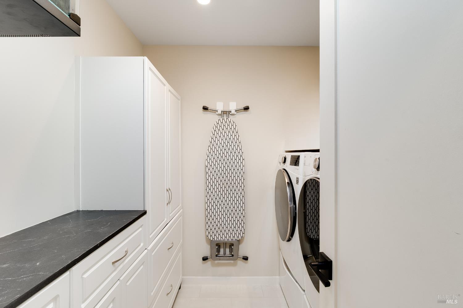 Detail Gallery Image 34 of 53 For 1185 W K St, Benicia,  CA 94510 - 4 Beds | 4 Baths