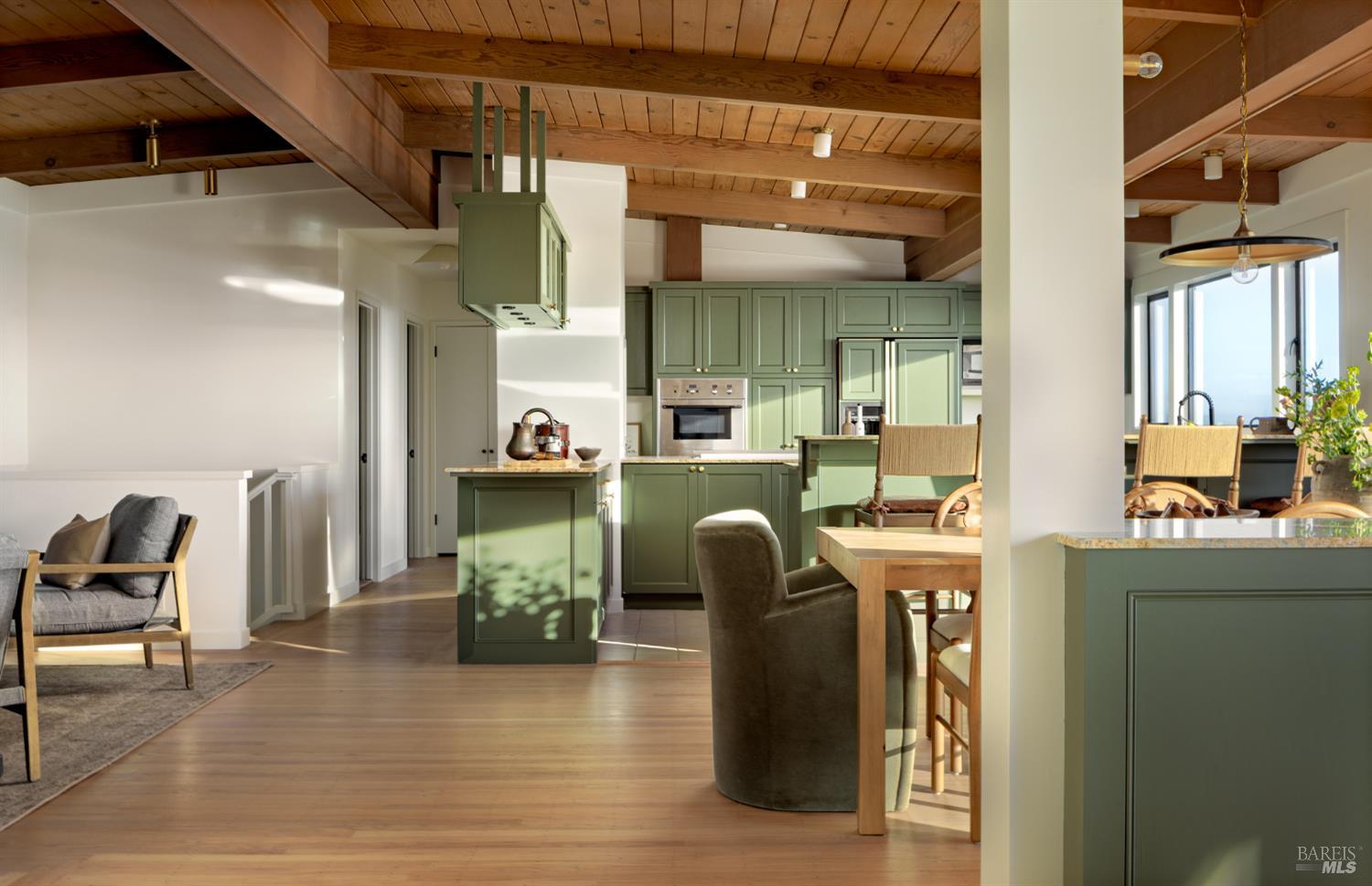 Detail Gallery Image 6 of 60 For 20 Palm Way, Mill Valley,  CA 94941 - 4 Beds | 3 Baths