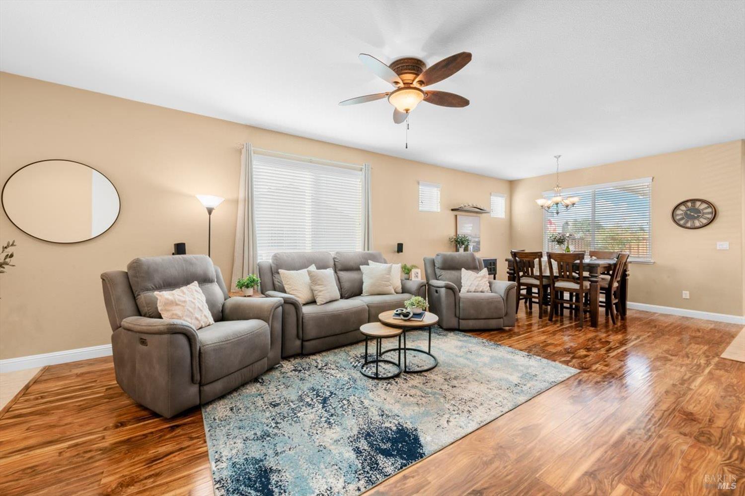 Detail Gallery Image 12 of 72 For 829 Embassy Cir, Vacaville,  CA 95688 - 3 Beds | 2 Baths