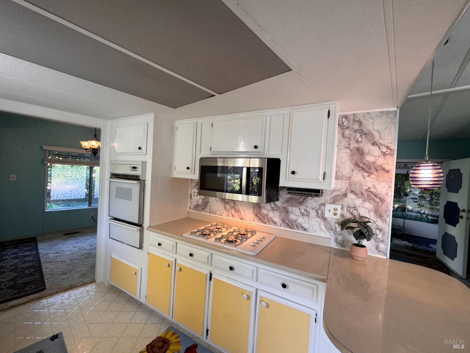 Detail Gallery Image 14 of 36 For 28 Springhill Ct, Santa Rosa,  CA 95409 - 3 Beds | 2 Baths