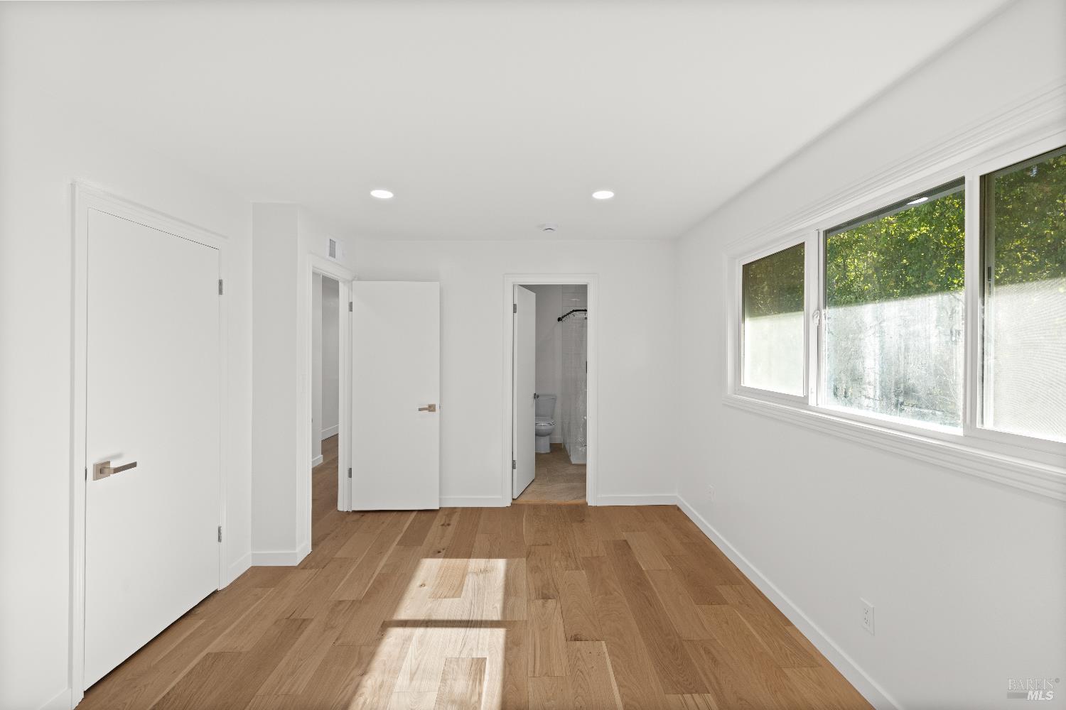 Detail Gallery Image 39 of 52 For 40 Leafwood Cir, San Rafael,  CA 94901 - 4 Beds | 5 Baths