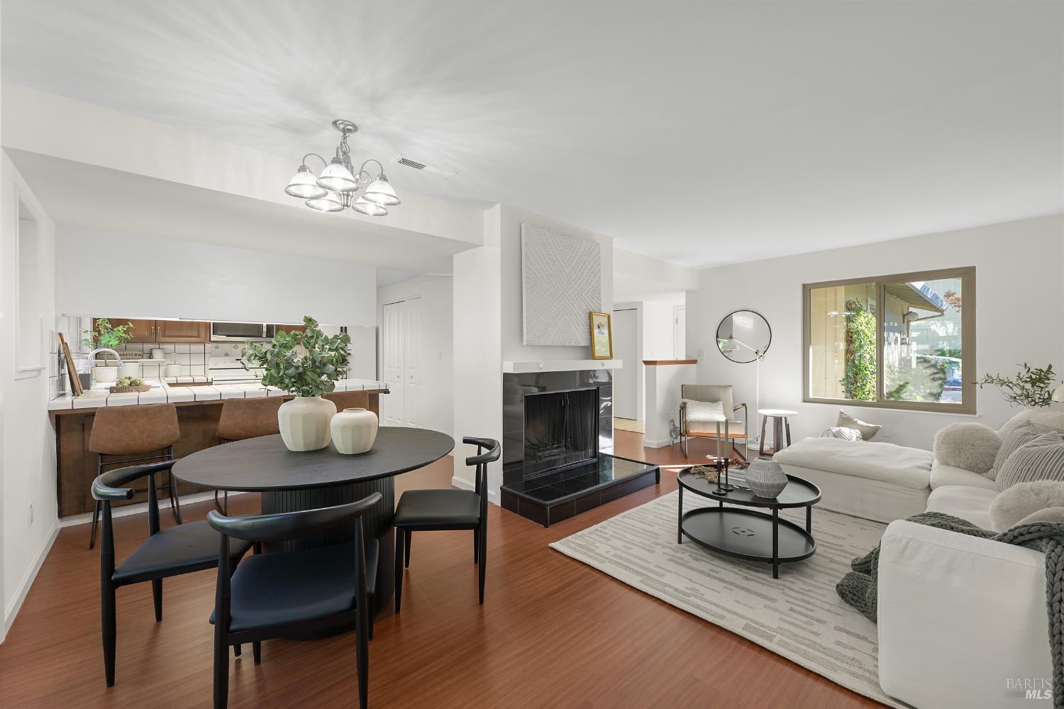 Detail Gallery Image 5 of 34 For 55 Salvatore Dr, Novato,  CA 94949 - 3 Beds | 2/1 Baths