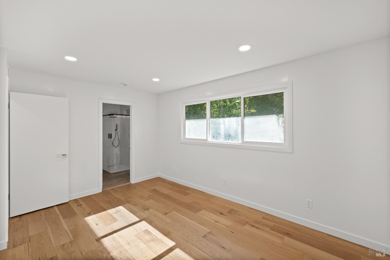 Detail Gallery Image 40 of 52 For 40 Leafwood Cir, San Rafael,  CA 94901 - 4 Beds | 5 Baths