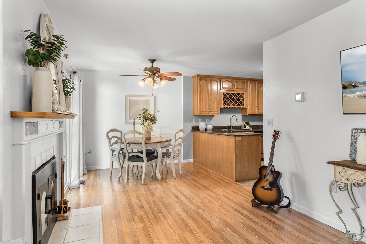 Detail Gallery Image 14 of 32 For 114 Francis Cir, Rohnert Park,  CA 94928 - 3 Beds | 2/1 Baths