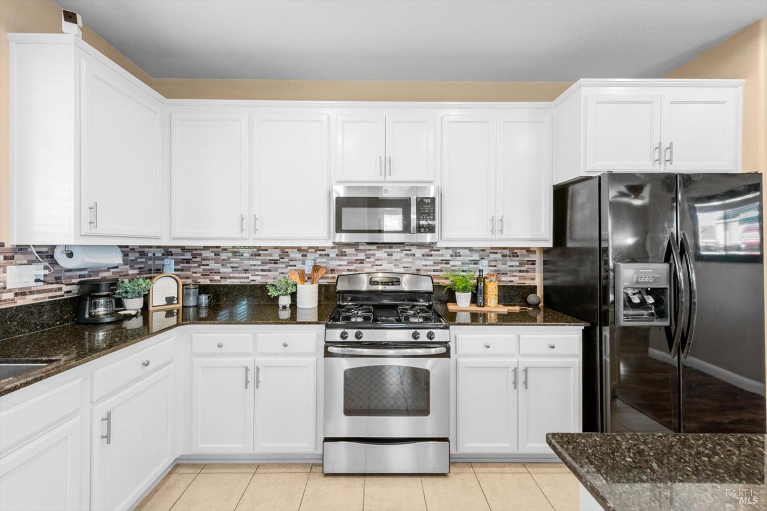 Detail Gallery Image 22 of 72 For 829 Embassy Cir, Vacaville,  CA 95688 - 3 Beds | 2 Baths