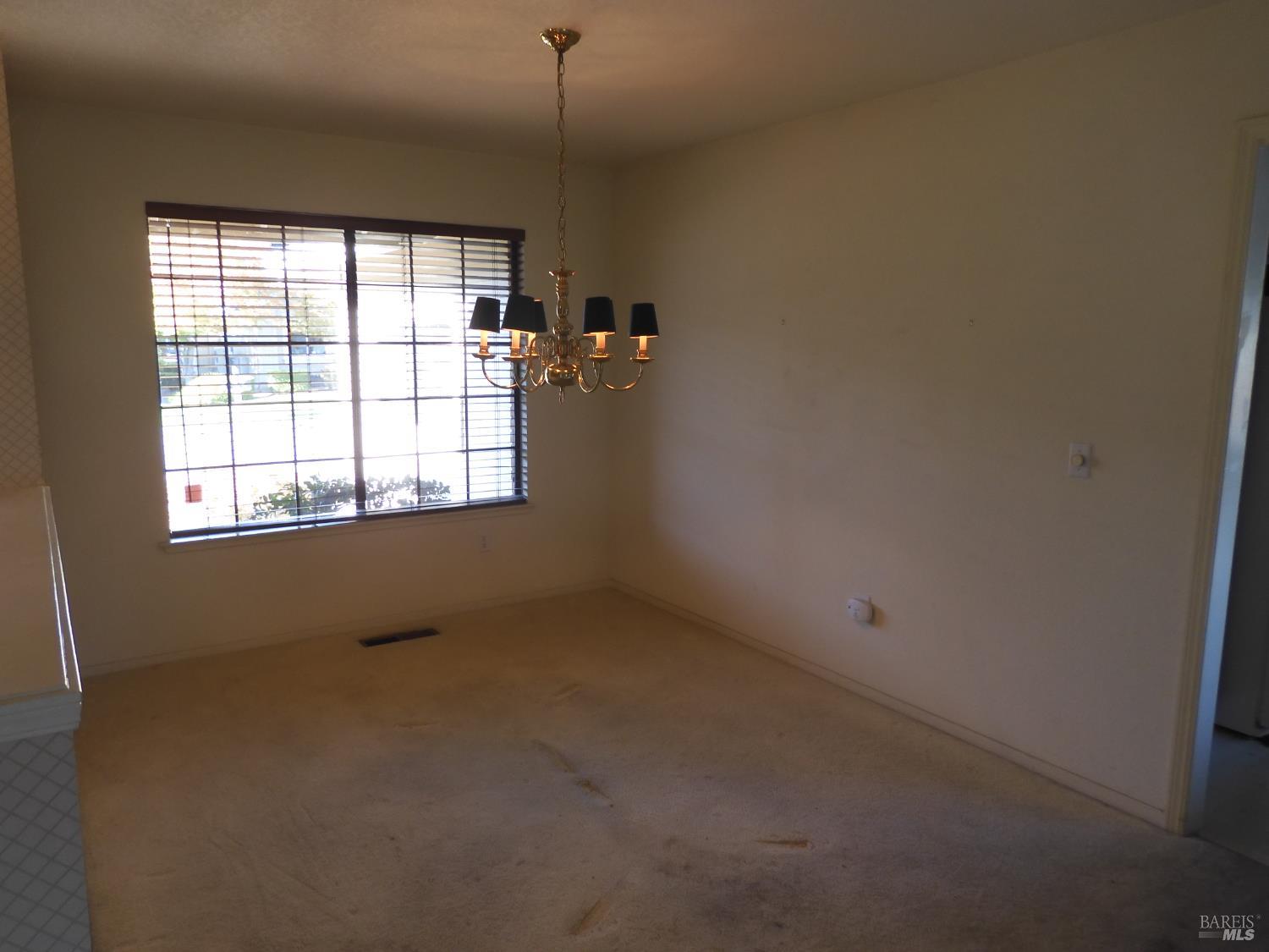 Detail Gallery Image 6 of 36 For 356 Singing Brook Cir, Santa Rosa,  CA 95409 - 2 Beds | 2 Baths