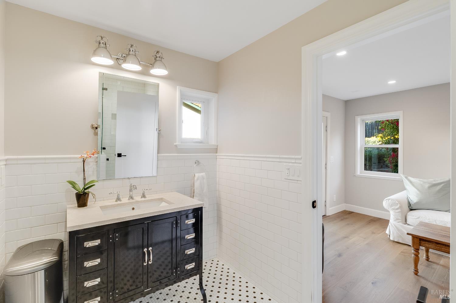 Detail Gallery Image 21 of 53 For 1185 W K St, Benicia,  CA 94510 - 4 Beds | 4 Baths