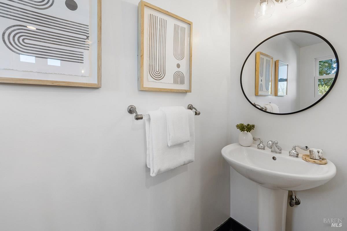 Detail Gallery Image 30 of 56 For 41 Vine Ave, Point Richmond,  CA 94801 - 2 Beds | 2/1 Baths