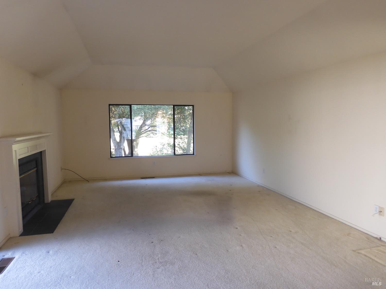 Detail Gallery Image 4 of 36 For 356 Singing Brook Cir, Santa Rosa,  CA 95409 - 2 Beds | 2 Baths