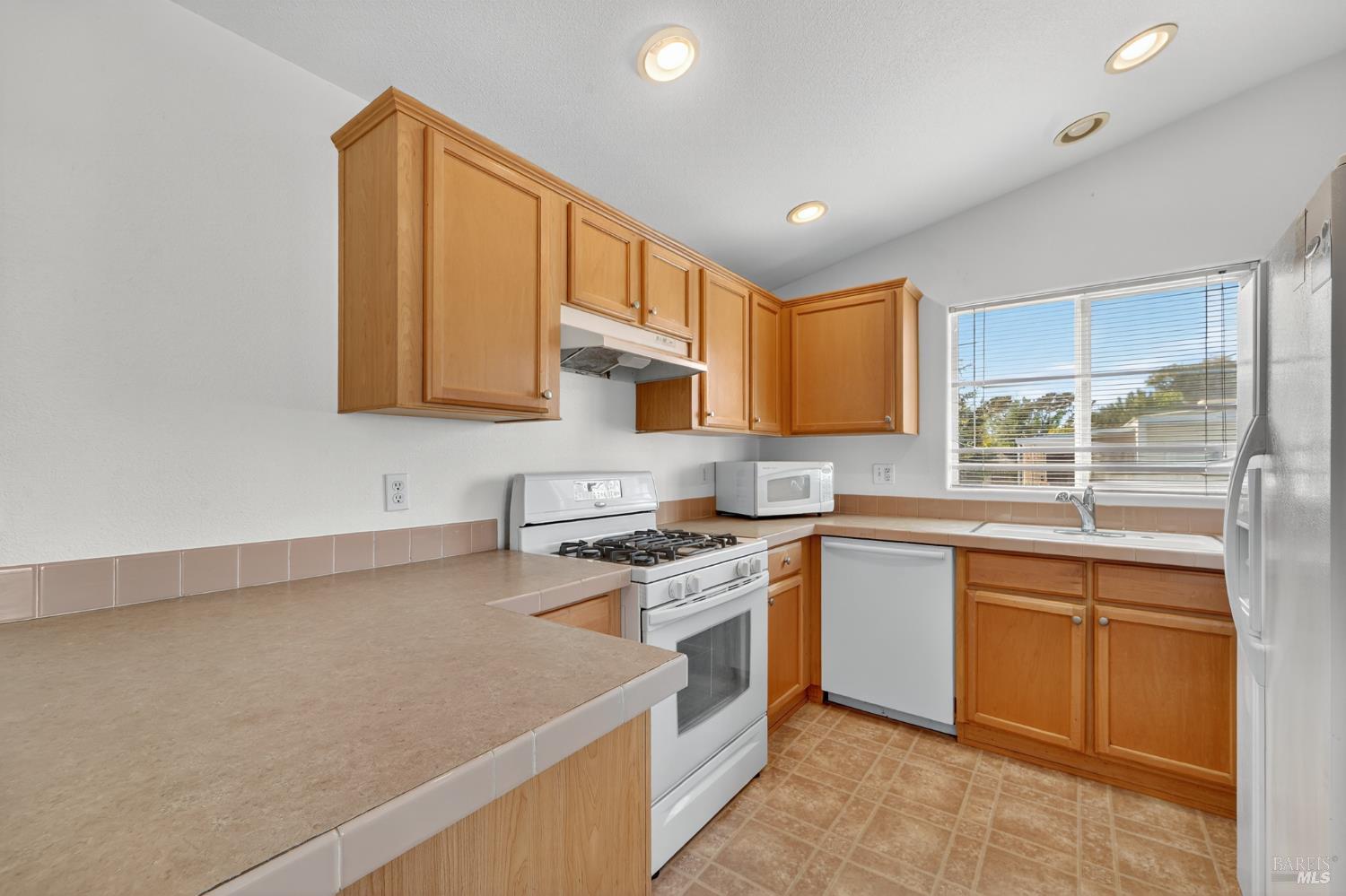 Detail Gallery Image 6 of 34 For 3000 Broadway St #8,  American Canyon,  CA 94503 - 3 Beds | 2 Baths