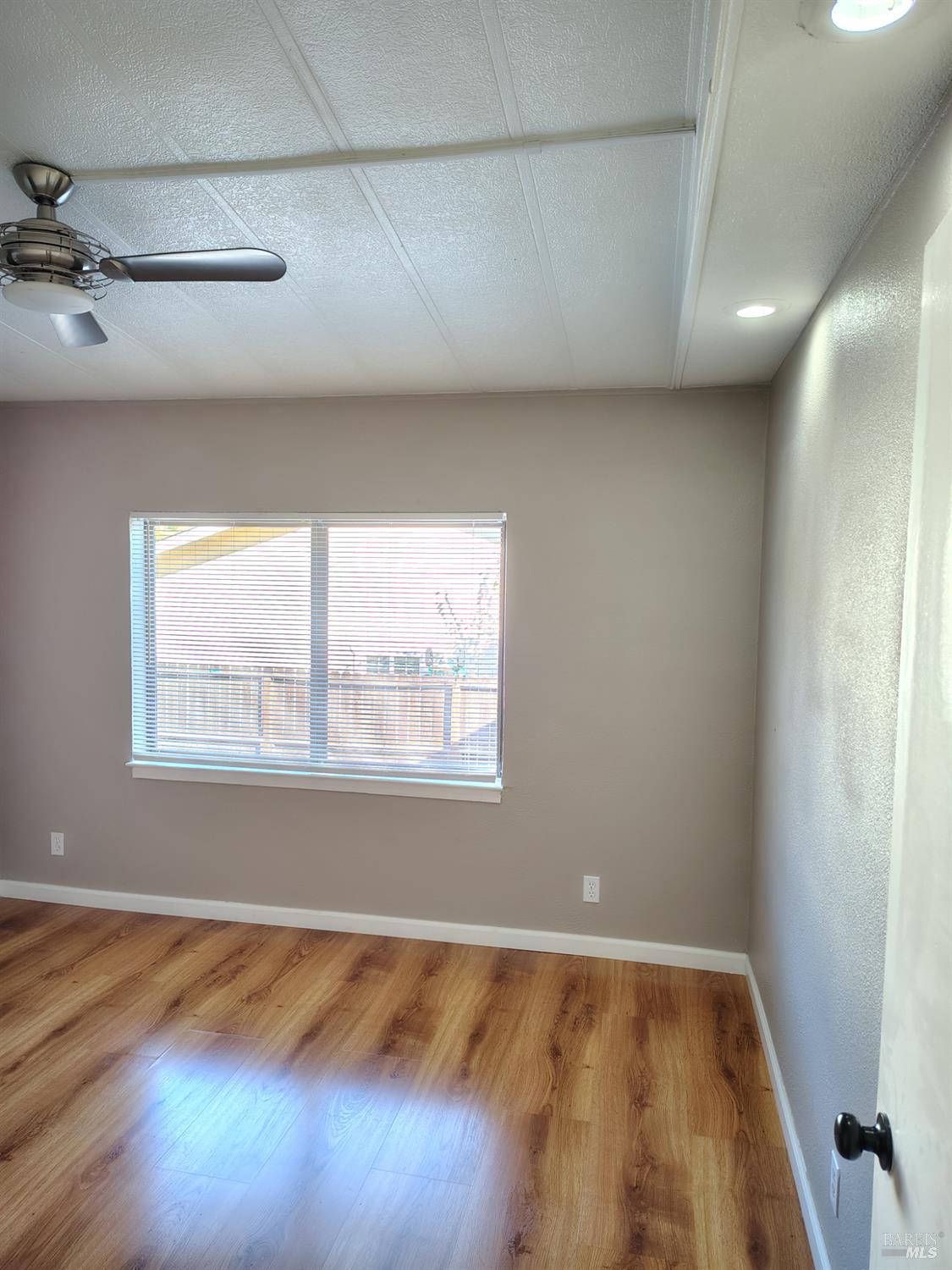 Detail Gallery Image 15 of 27 For 15970 Davis Ave, Clearlake,  CA 95422 - 3 Beds | 2 Baths