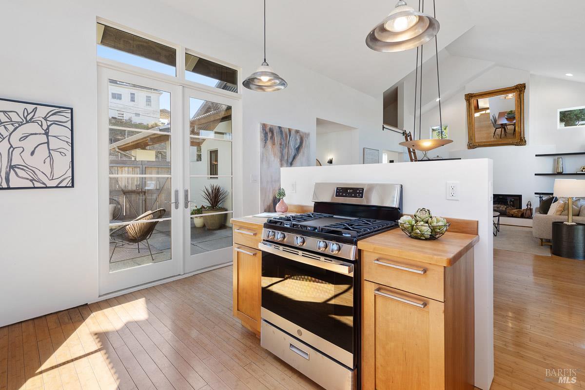 Detail Gallery Image 28 of 56 For 41 Vine Ave, Point Richmond,  CA 94801 - 2 Beds | 2/1 Baths