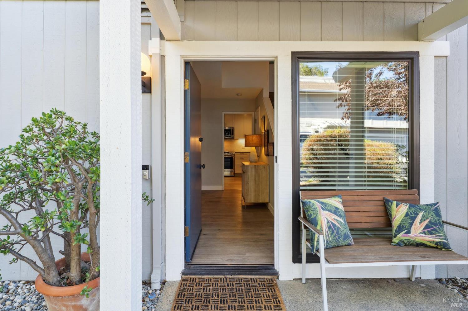 Detail Gallery Image 3 of 41 For 20 Woodoaks Dr, San Rafael,  CA 94903 - 3 Beds | 2/1 Baths