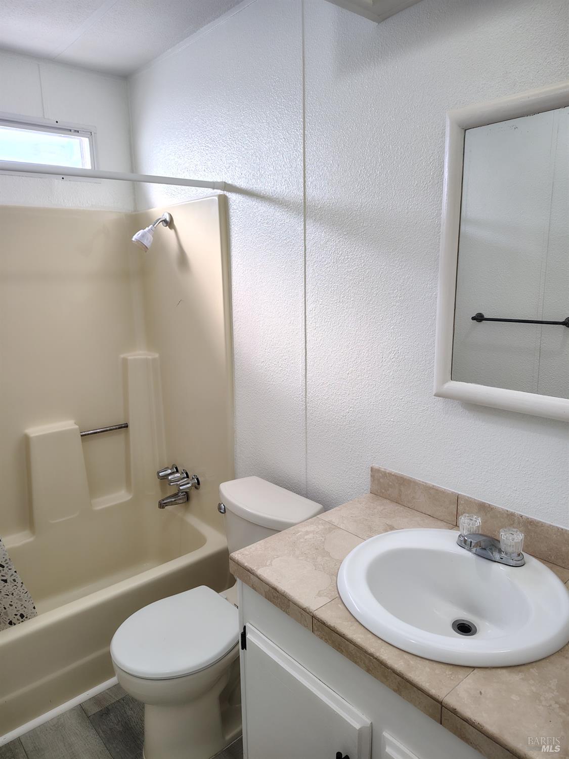 Detail Gallery Image 10 of 27 For 15970 Davis Ave, Clearlake,  CA 95422 - 3 Beds | 2 Baths